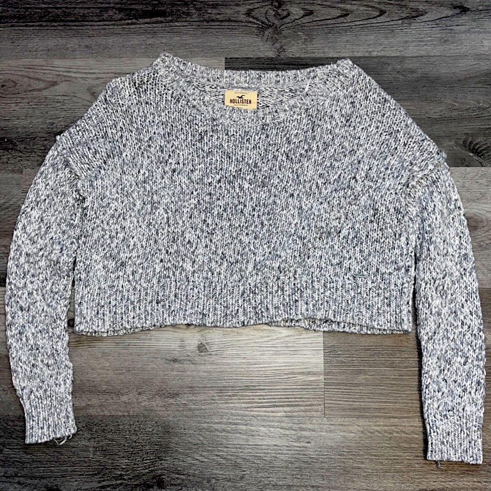Hollister grey/white cropped sweater